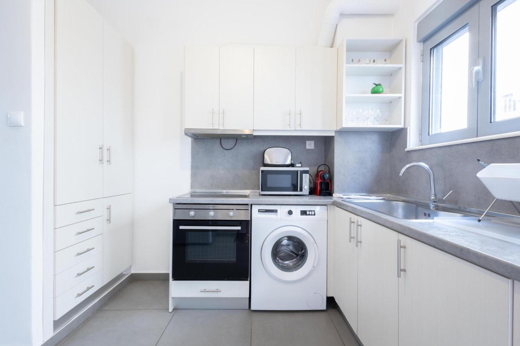 Renovated 5 Bdr House Near Acropolis - New Beds, Terrace & Green Yard Athen Eksteriør bilde