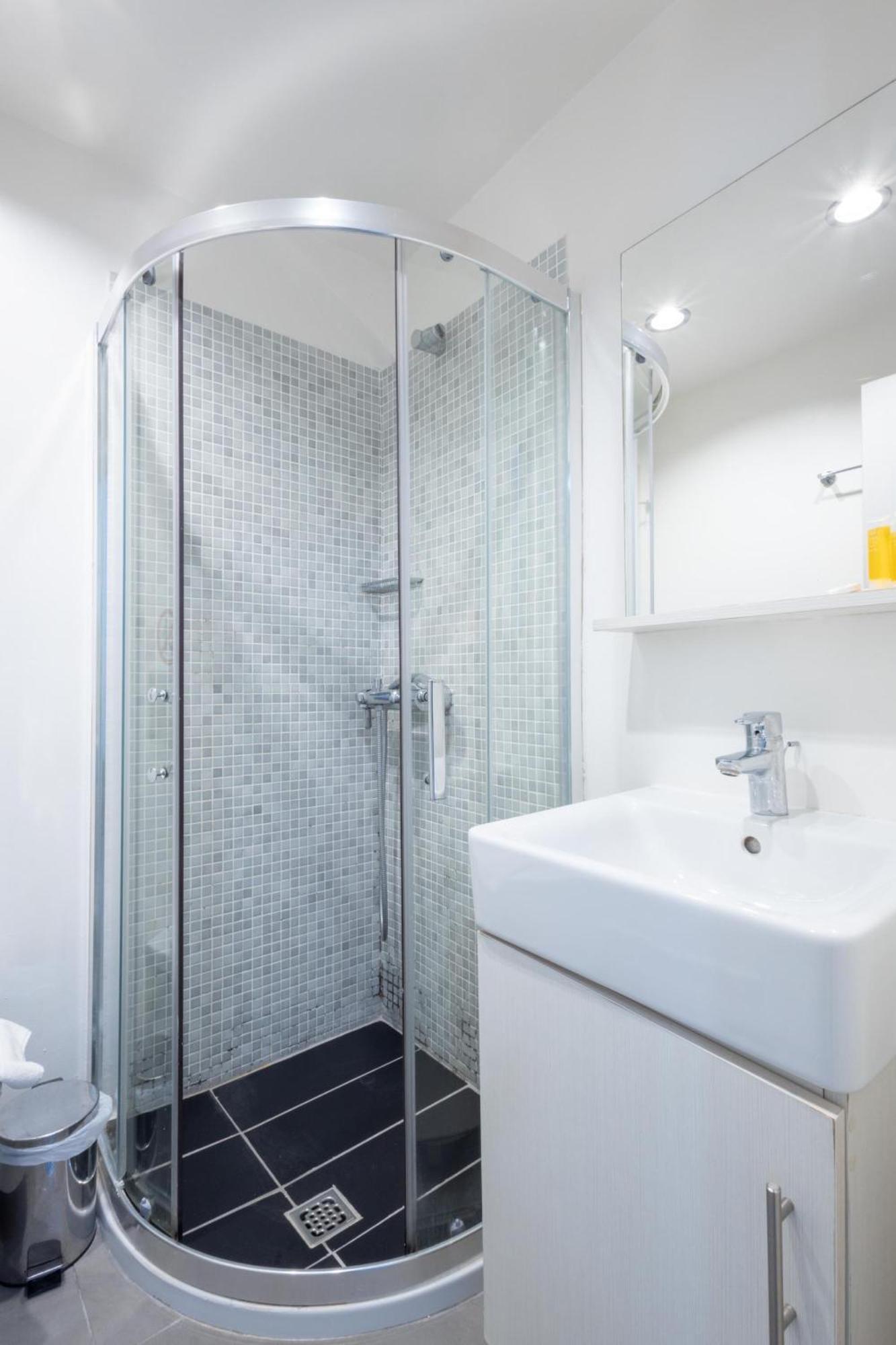 Renovated 5 Bdr House Near Acropolis - New Beds, Terrace & Green Yard Athen Eksteriør bilde
