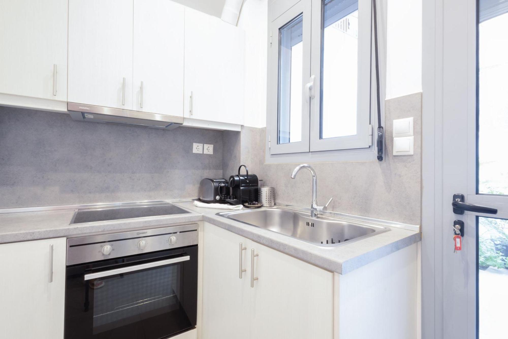 Renovated 5 Bdr House Near Acropolis - New Beds, Terrace & Green Yard Athen Eksteriør bilde