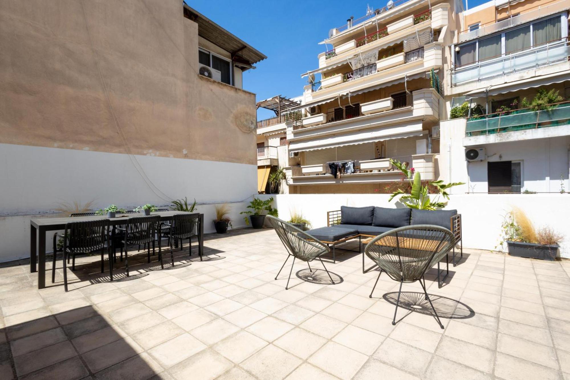 Renovated 5 Bdr House Near Acropolis - New Beds, Terrace & Green Yard Athen Eksteriør bilde