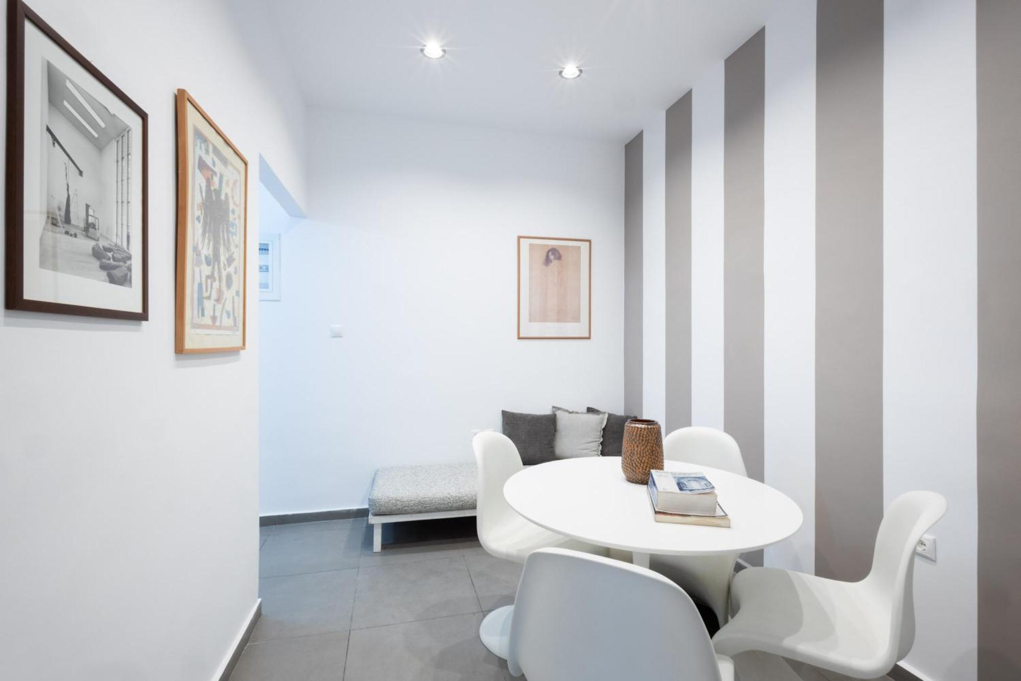 Renovated 5 Bdr House Near Acropolis - New Beds, Terrace & Green Yard Athen Eksteriør bilde
