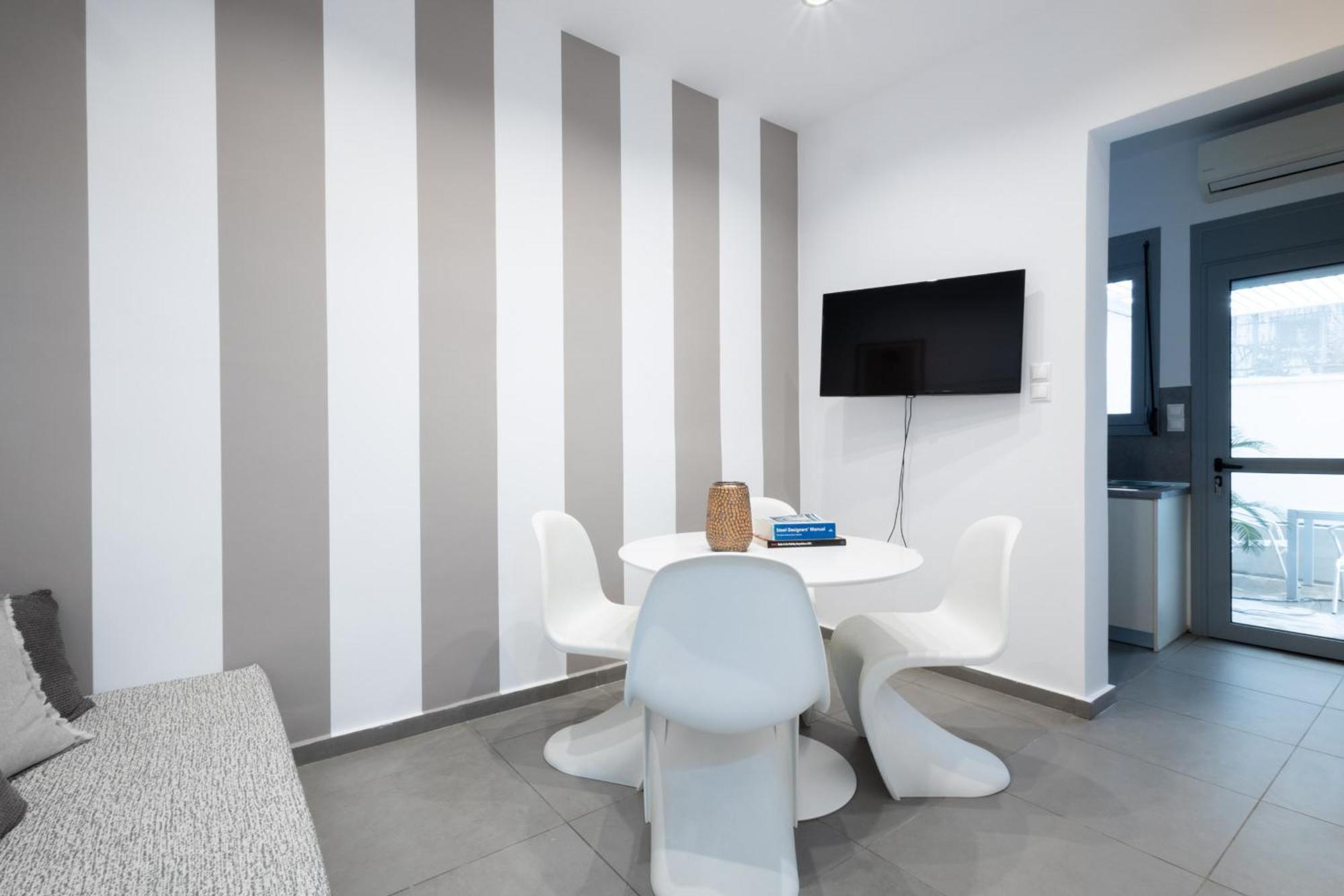 Renovated 5 Bdr House Near Acropolis - New Beds, Terrace & Green Yard Athen Eksteriør bilde
